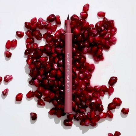 GOSH - Here To Stain Lip Pen - Dlouhotrvající konturovací tužka na rty v peru - 008 Ruby Stain - 1 ml