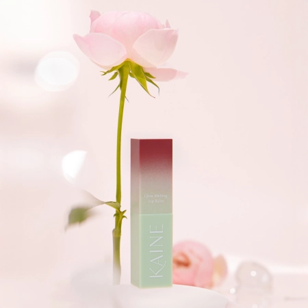 Kaine - Glow Melting Lip Balm - Hydratační balzám na rty - #Rosy Plum - 3,7 g