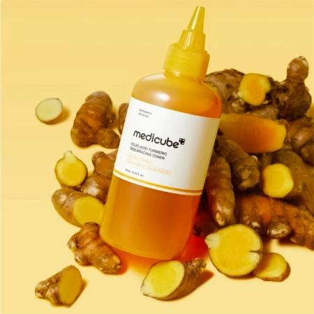 Medicube - Kojic Acid Turmeric Resurfacing Toner - Rozjasňující tonikum na obličej - 250 ml