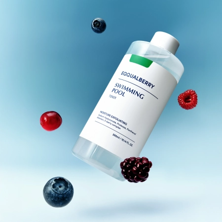 EQQUALBERRY - Swimming Pool Daily Facial Toner - Hydratační a exofoliační tonikum na obličej  - 300 ml