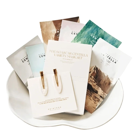 SKIN1004 - Madagascar Centella Variety Mask Set - Sada 6 masek v plátýnku a sponky do vlasů - Čistící maska  23ml + Rozjasňující maska 25ml + Vyživující maska 22ml + Hydratační maska 23ml + Relaxační maska 24ml + Hydrogelová maska 25ml