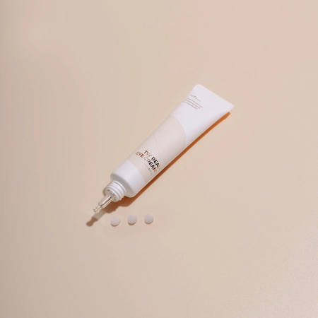 Isntree - TW-REAL Eye Cream - Oční krém proti vráskám s probiotiky - 30 ml