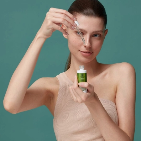 BasicLab - Esteticus - Rozjasnění a zklidnění - Antioxidační, vyrovnávající sérum s vitamínem C 15 % - 30 ml