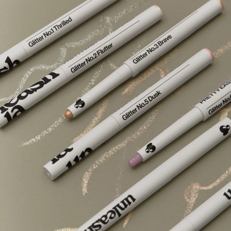 Unleashia - Pretty Easy Glitter Stick - 2 Flutter - Třpytivá tužka na oči - 0,7 g