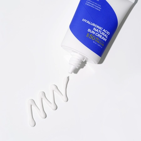 Isntree - Hyaluronic Acid Natural Sun Cream SPF50+/PA++++ - Krém s minerálním filtrem - 50 ml