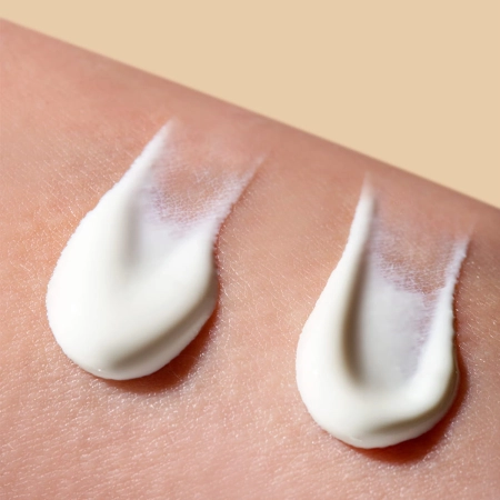 BasicLab - Prevence a antioxidace - Lehká ochranná emulze SPF50+ PPD 52.3 - 75 ml