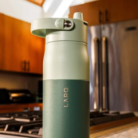 LARQ - Bottle Swig Top - Termoska se slámkou - Eucalyptus Green - Objem: 680 ml