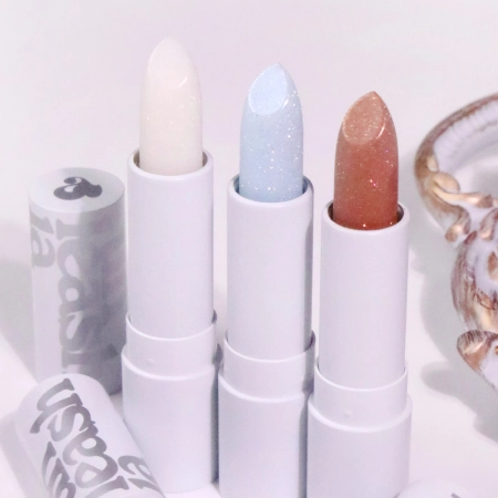 Unleashia - Glacier Vegan Lip Balm - Hydratační balzám na rty se třpytkami - č. 3 Nude Bluff - 3,3 g