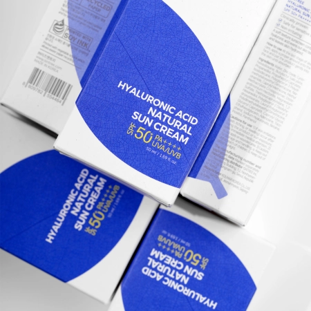 Isntree - Hyaluronic Acid Natural Sun Cream SPF50+/PA++++ - Krém s minerálním filtrem - 50 ml